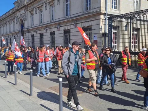Des centaines de personnes réunies à Amiens pour le secteur...