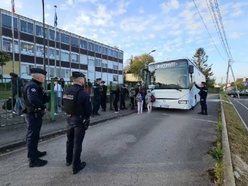 Les sacs d'adolescents fouillés dans la Somme