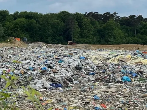 Les habitants de Moulin-sous-Touvent se pincent le nez à cause...