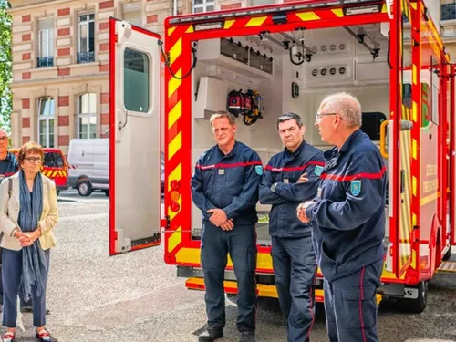 Les pompiers des Yvelines ont le tout premier camion de secours...