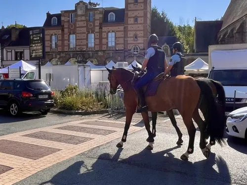 Oui, vous avez bien vu des gendarmes à cheval dans Chartres Métropole 