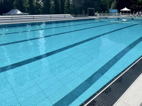 Très attendue, la réouverture de la piscine d’Attichy tombe à pic