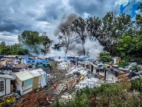 Ris-Orangis : après l'incendie, l'odeur persiste