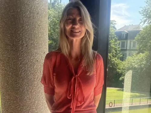 La conseillère départementale Ophélie Van Elsuwe frappée...