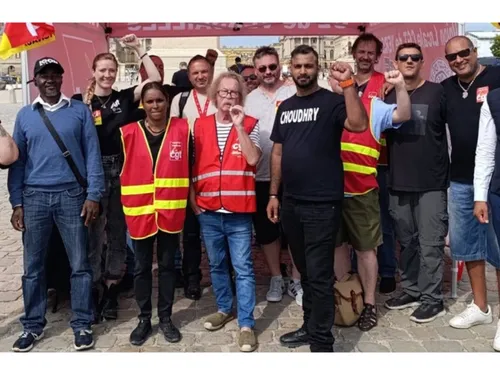 Versailles : au château, les salariés du restaurant Ore-Ducasse en...