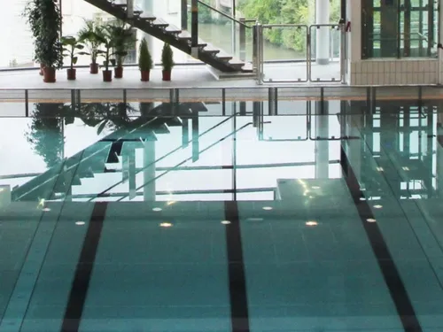 Un collégien en arrêt cardiaque après s’être noyé à la piscine de...