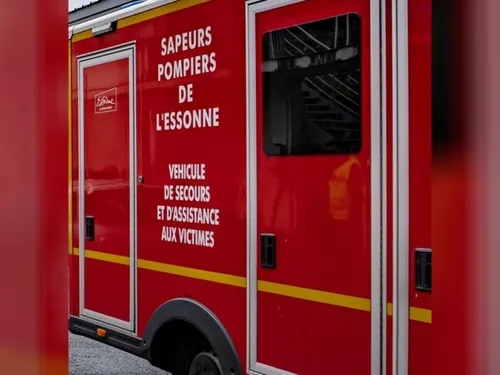 Des pompiers interviennent à l'école Jean Macé de Brétigny-sur-Orge