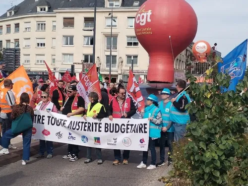 Environ 200 personnes mobilisées à Amiens mardi à l'appel des...