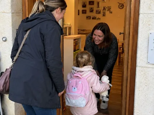Faire garder son enfant coûte toujours plus cher, qu'en est-il dans...