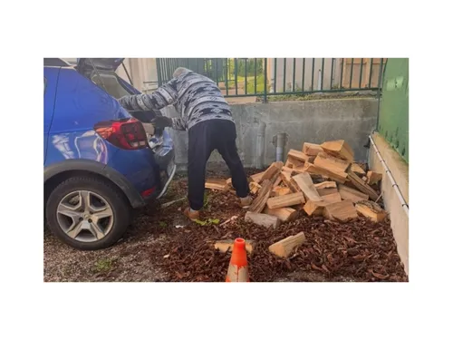 Du bois de chauffage gratuit pour les foyers modestes à...