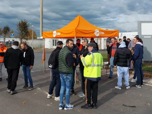 Des salariés de l'usine Mousline de Rosières-en-Santerre étaient en...