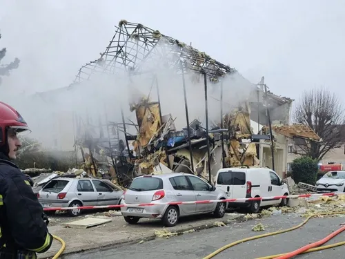 Explosion à Magny-lès-Hameaux : le maire veut rendre hommage aux...