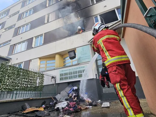 VIDEO - Quatre enfants envoyés à l’hôpital après un incendie au...