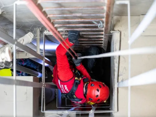 La Chapelle-la-Reine : un ouvrier chute dans un silo à  grains