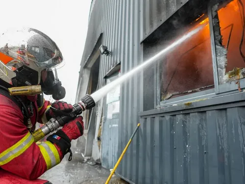 Lacroix-Saint-Ouen : un magasin part en fumée