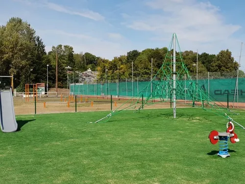 Verneuil-en-Halatte fait payer son parc, les Creillois grincent des...