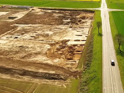Des poteries vieilles de 2.000 ans exhumées à Noyon sur le chantier...