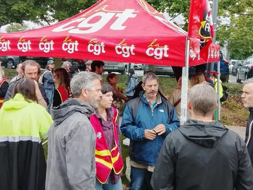 Les assistants d’éducation en grève à Amiens