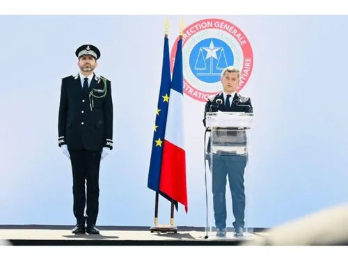 Gérald Darmanin installe le nouveau chef de l'administration...