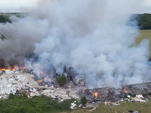 Un site de 1.300m² ravagé par un incendie dans l’Oise