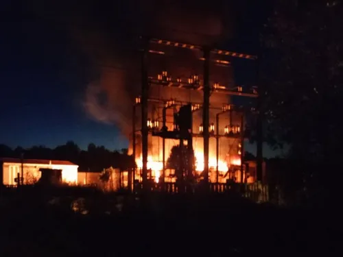 Un violent incendie se déclare dans un camp de gens du voyage de...