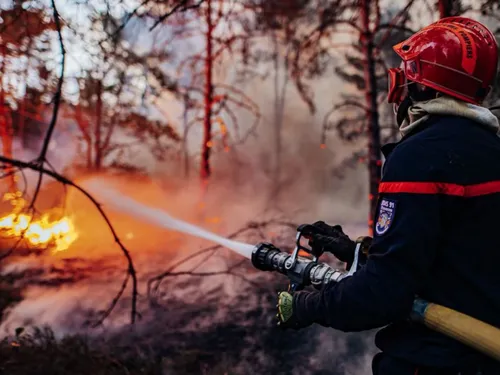 La solidarité s’organise en Essonne, encerclée par les incendies