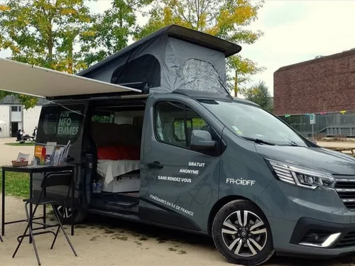 Le Van Info Femmes sillonne l’Île-de-France pour informer et...