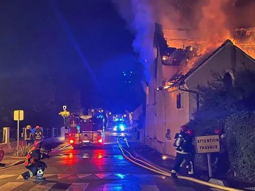 Deux personnes sont mortes dans un incendie, cette nuit, à...