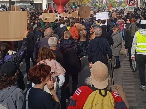 Les services de l’État critiqués pour leur gestion du 17 octobre à...