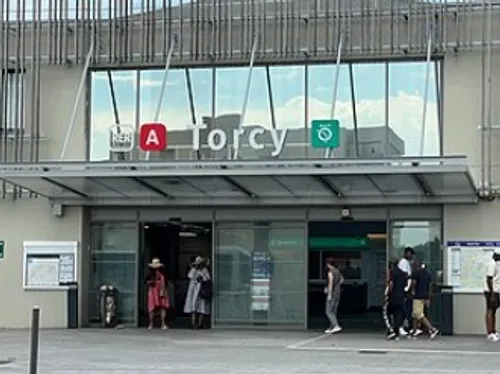 Torcy : un homme menace de commettre un attentat au couteau 