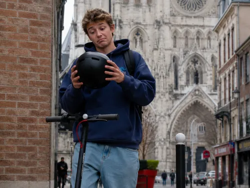 Amiens acte le port obligatoire du casque en trottinette