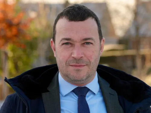 Raphaël Cognet convoqué au Sénat sur le financement de son école de...