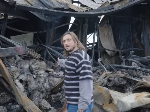 Trois palettes de chips de Mcfly et Carlito rescapées de l’incendie...