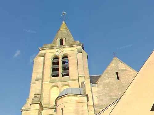 Les cloches du Mesnil-le-Roi font grincer des dents