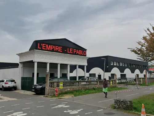 Un homme meurt après avoir été poignardé à la sortie de la...