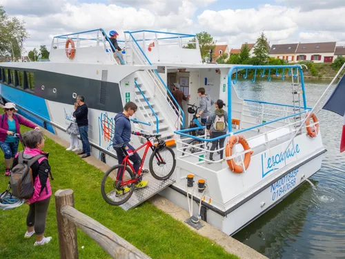Une journée entre bateau, vélo et énigmes le long de l’Oise