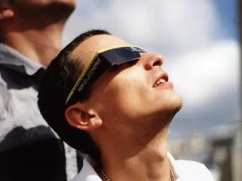 Éclipse solaire : les lunettes de protection prises d'assaut dans...