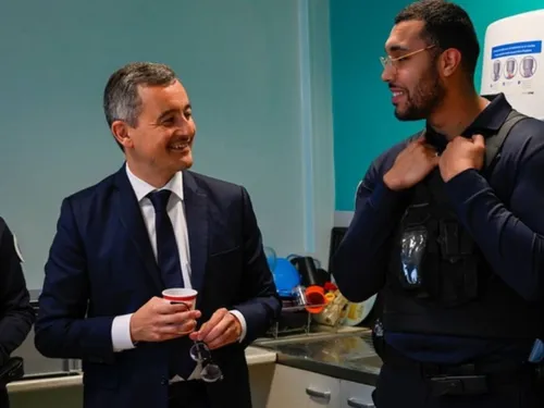Gérald Darmanin en visite surprise à Juvisy-sur-Orge tôt ce...