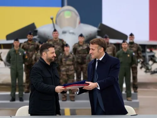 Volodymyr Zelensky reçu par Emmanuel Macron dans les Yvelines
