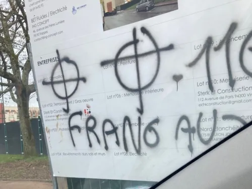 Des tags racistes sur le chantier d'une mosquée des Yvelines