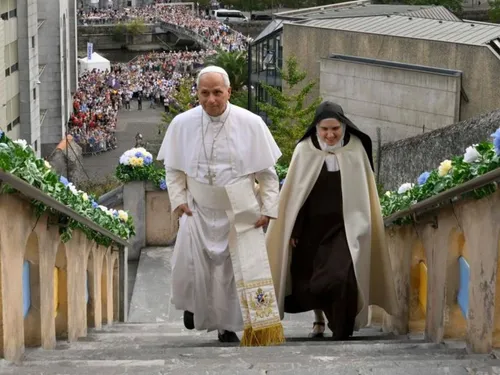 Le pape Léon XIV poursuit son voyage en France, Emmanuel Macron va...