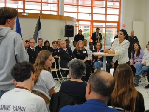 Une ministre à l'écoute des élèves à Dreux