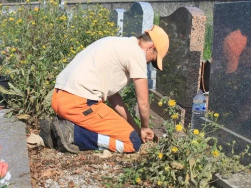 Une action « coup-de-poing » dans les cimetières de Dreux