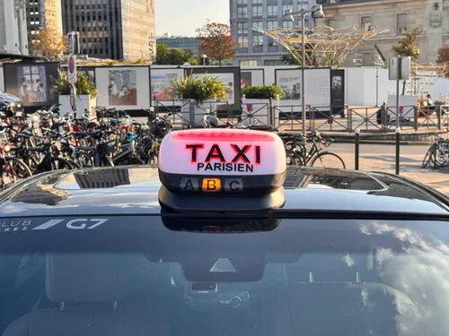 Les syndicats de chauffeurs de taxis et ceux de VTC mènent des...