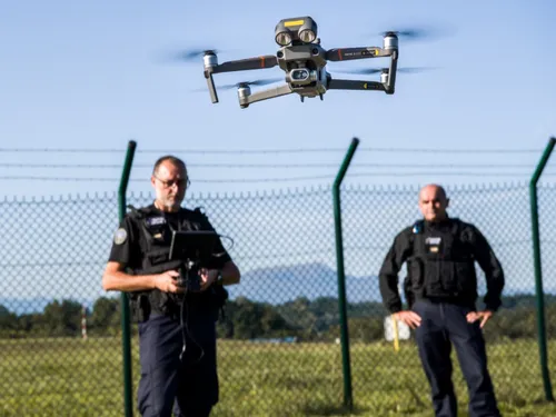 Un nombre limité d'appareils des forces de l'ordre peuvent...