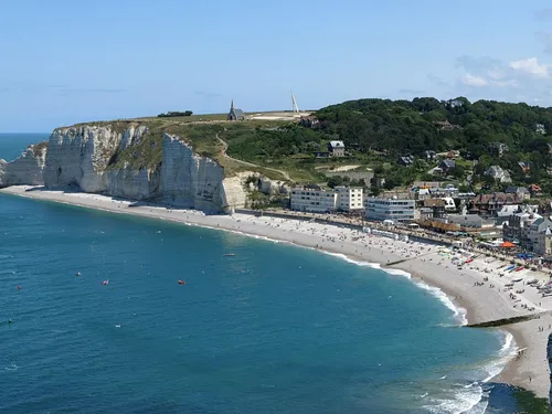 Des associations plaident pour une limitation des touristes à Étretat