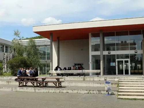 Palaiseau : après la menace d'une bombe, 400 lycéens évacués