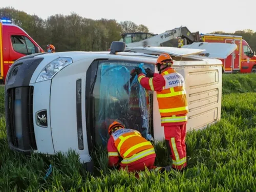 Un conducteur prisonnier de son véhicule après une collision dans...