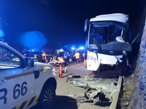 Deux personnes sont mortes dimanche dans un accident de car dans...