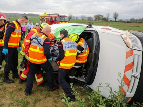 Un homme piégé dans son véhicule au nord-ouest de Beauvais 